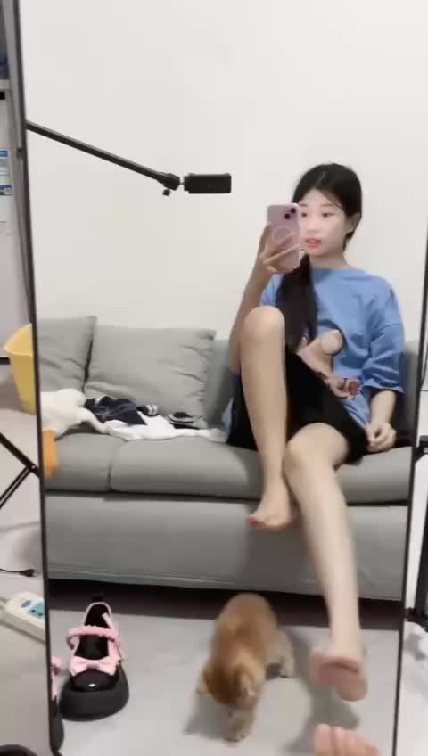 小研 裸足 对镜自拍 搓脚 秀足