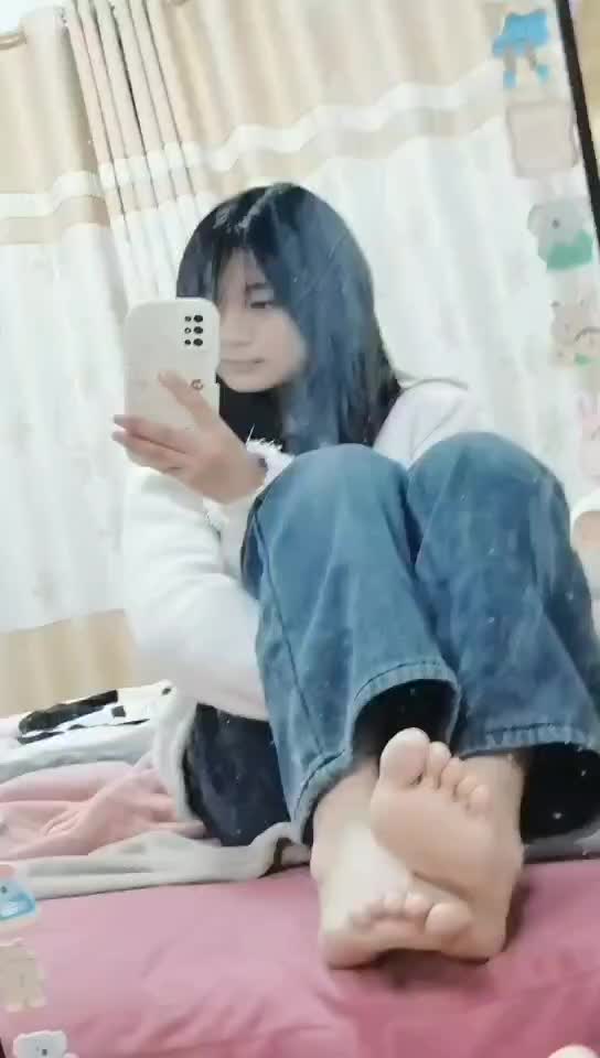 素人 学生 裸足 露脸 秀足