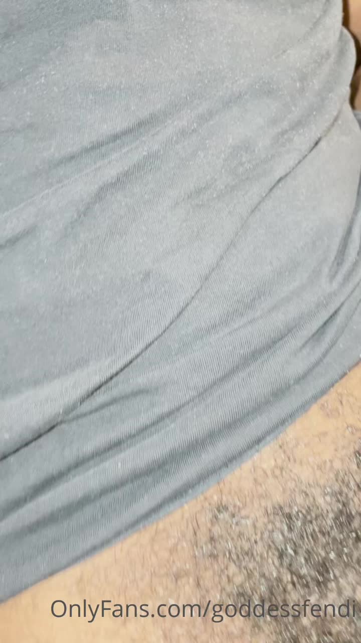 透明拖鞋 裸足 足交 背身足交