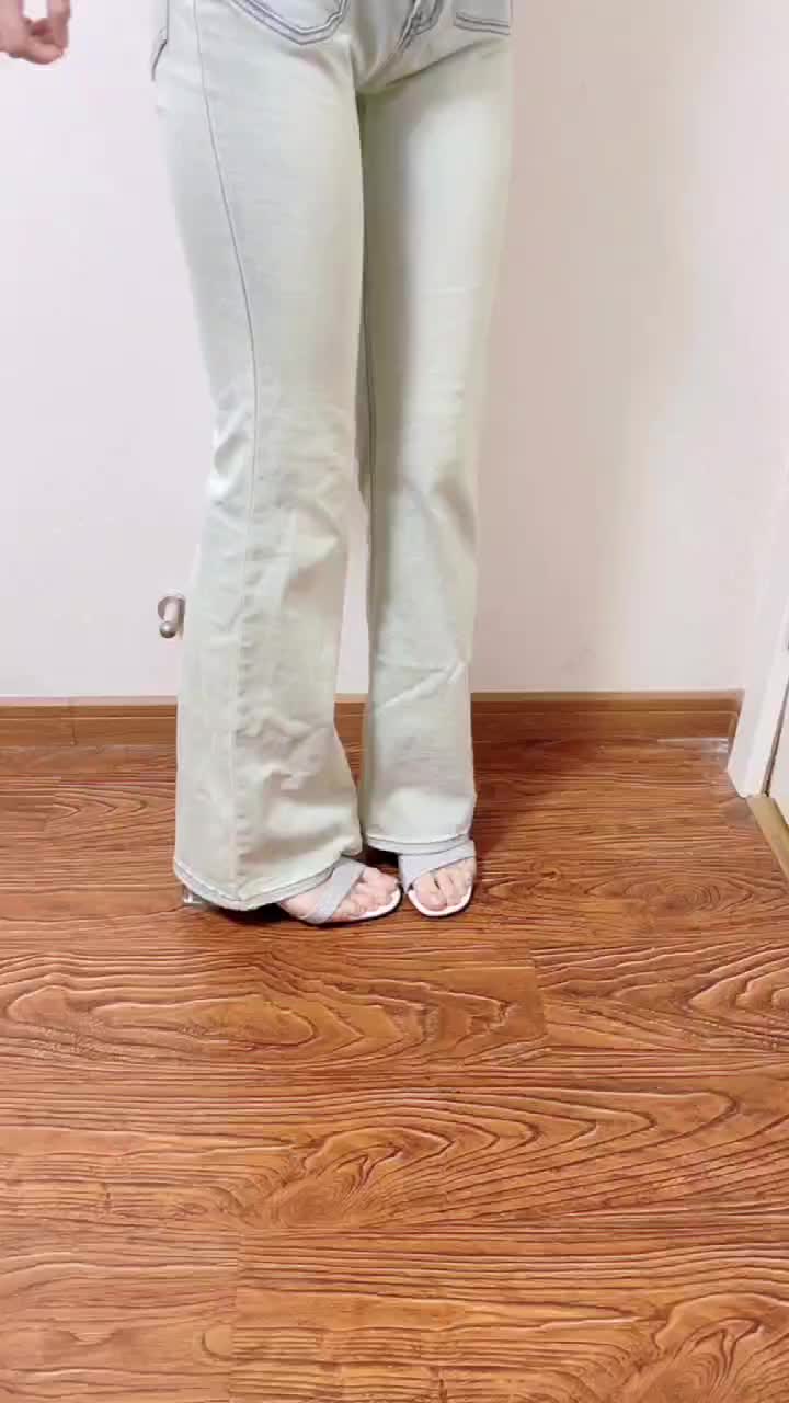 休闲裤 高跟凉鞋 裸足 搓脚 秀足