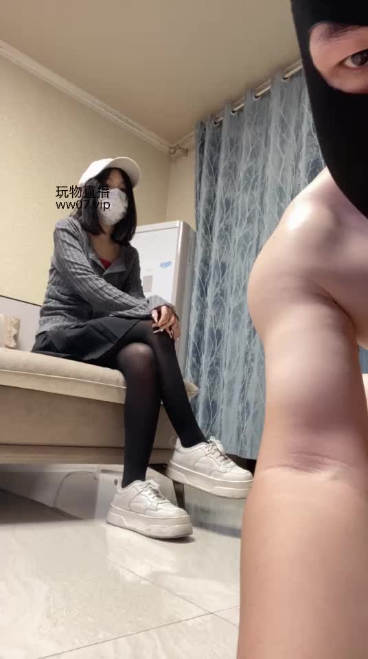 厚黑丝 裸足 运动鞋 调教 坐脸 全体重踩踏 隔内裤 踩鸡 足交