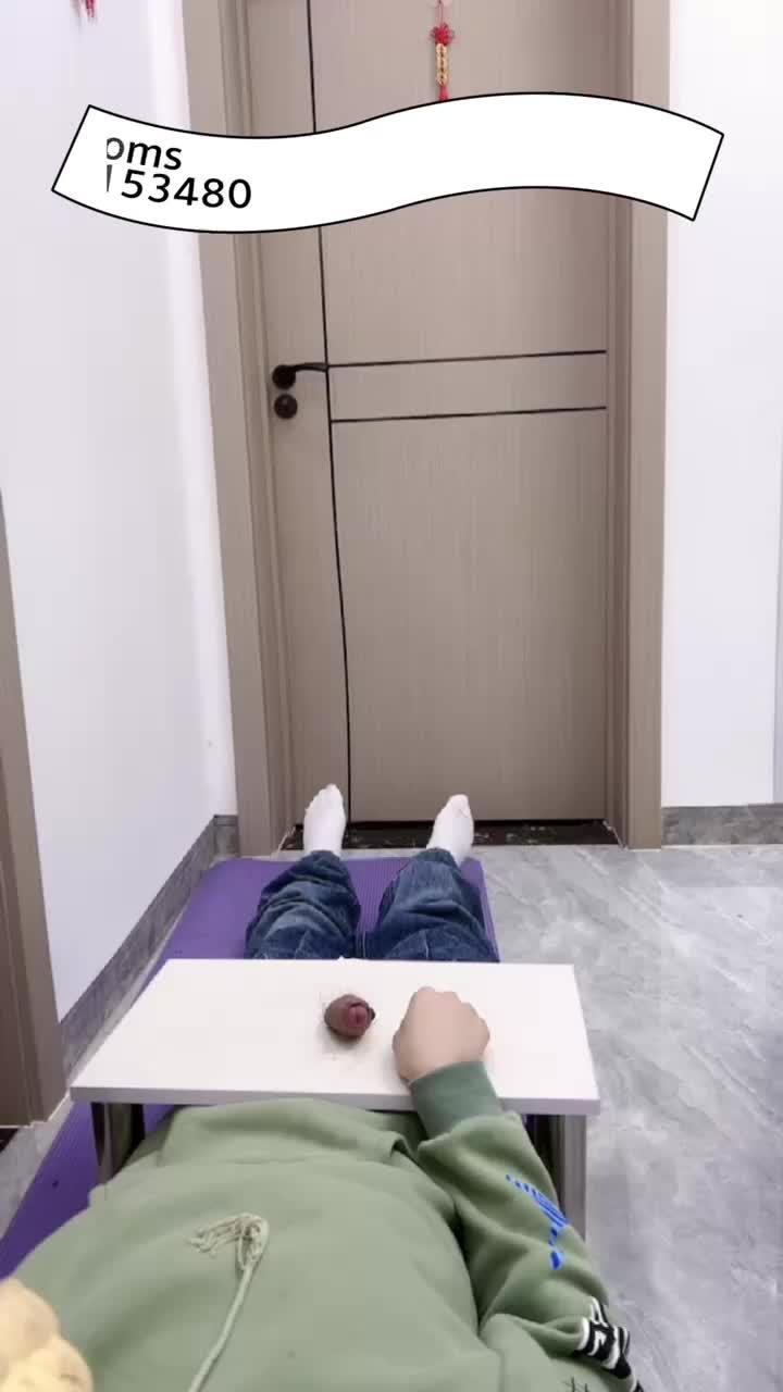 裸足 凉鞋 隔板 踩鸡