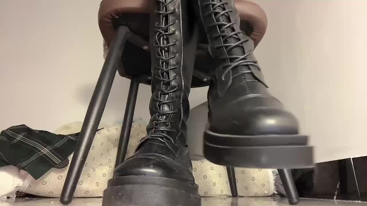 黑丝 裸足 皮靴 秀足 搓脚 倒计时