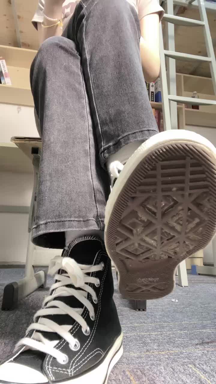 棉袜 帆布鞋 牛仔裤 红绿灯 倒计时 羞辱 寸止