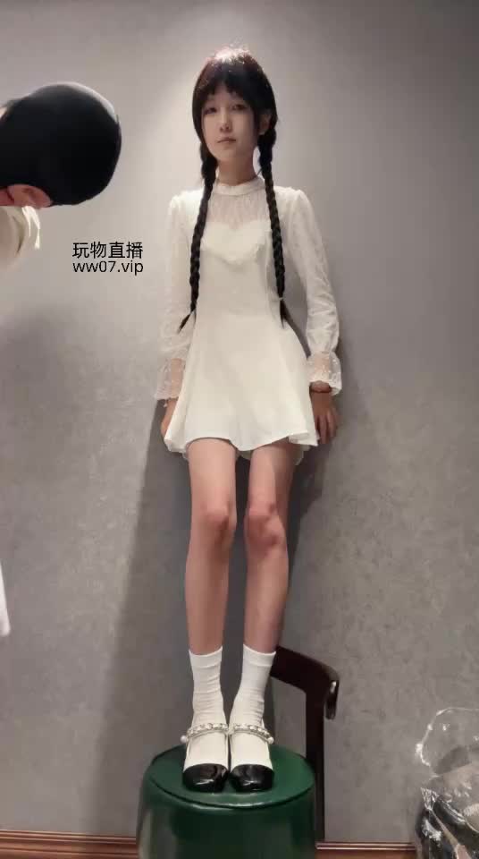 素人 甜妹 麻花辫 玛丽珍鞋 白袜 舔脚 舔鞋 踩鸡 隔内裤 足交 倒计时