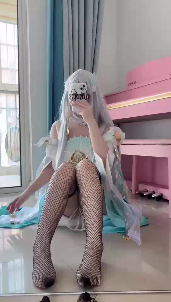 王者荣耀 西施 游龙清影 抖音网红 小小苏 网袜 秀足 踩玩偶