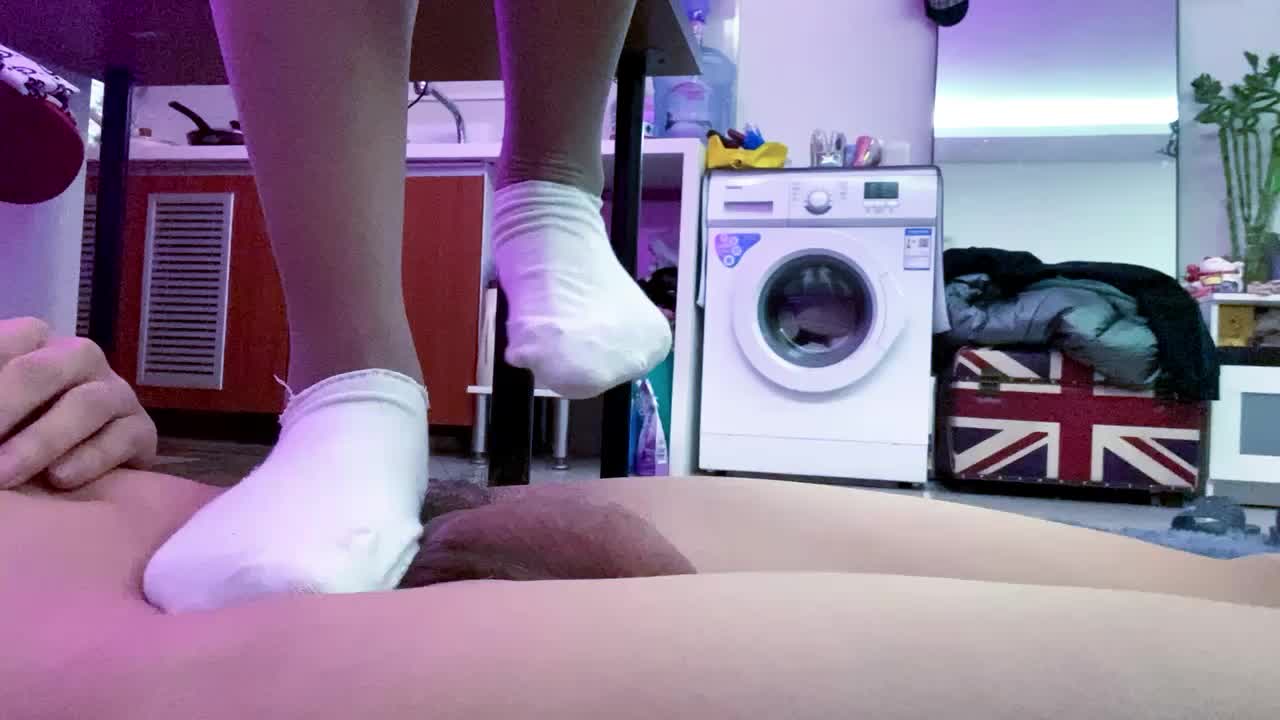 肉丝 棉袜 踩踏 足交 踩射