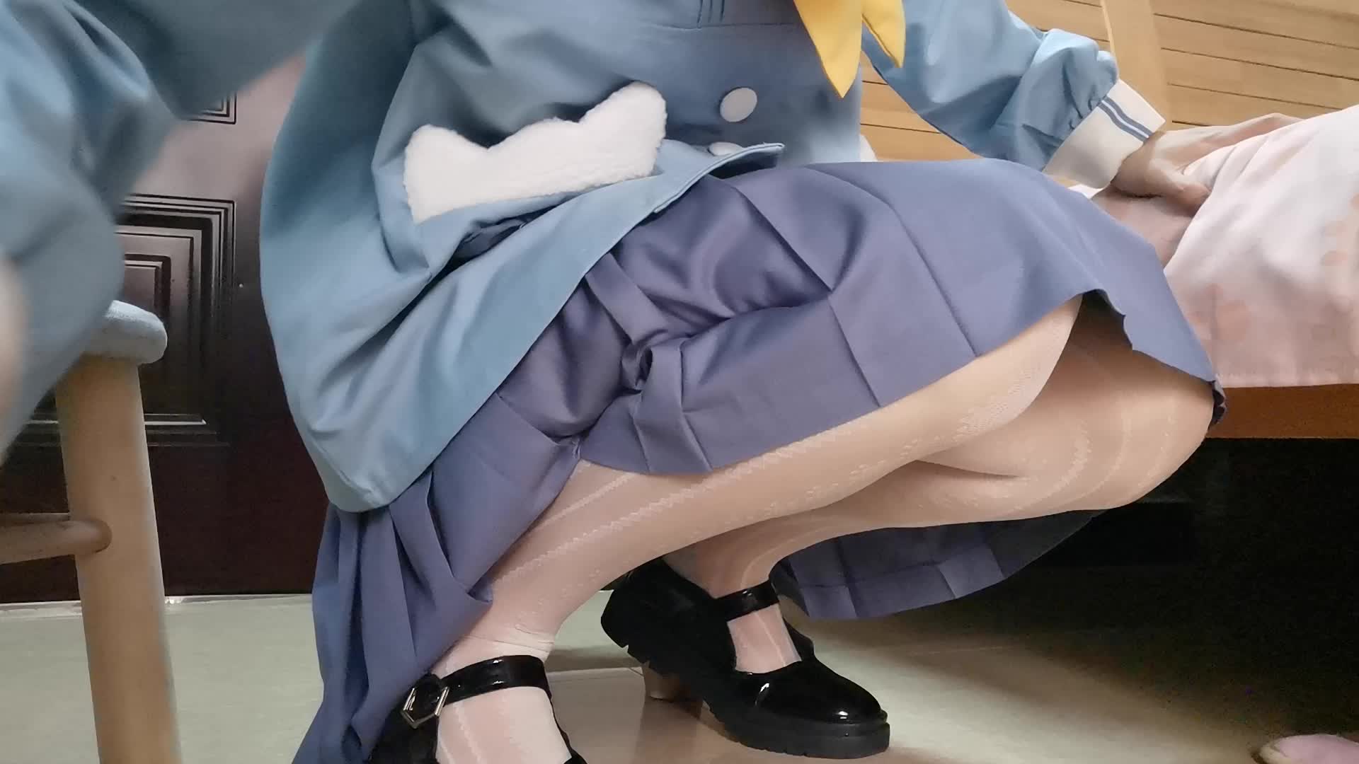 jk 小皮鞋 白丝 裸足 秀足 脚底写字 玩白浆避孕套 精液鞋