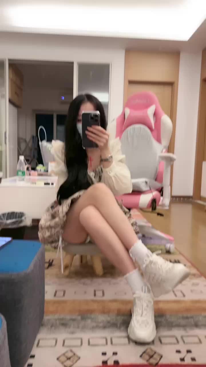 运动鞋 棉袜 红绿灯 倒计时 羞辱 寸止