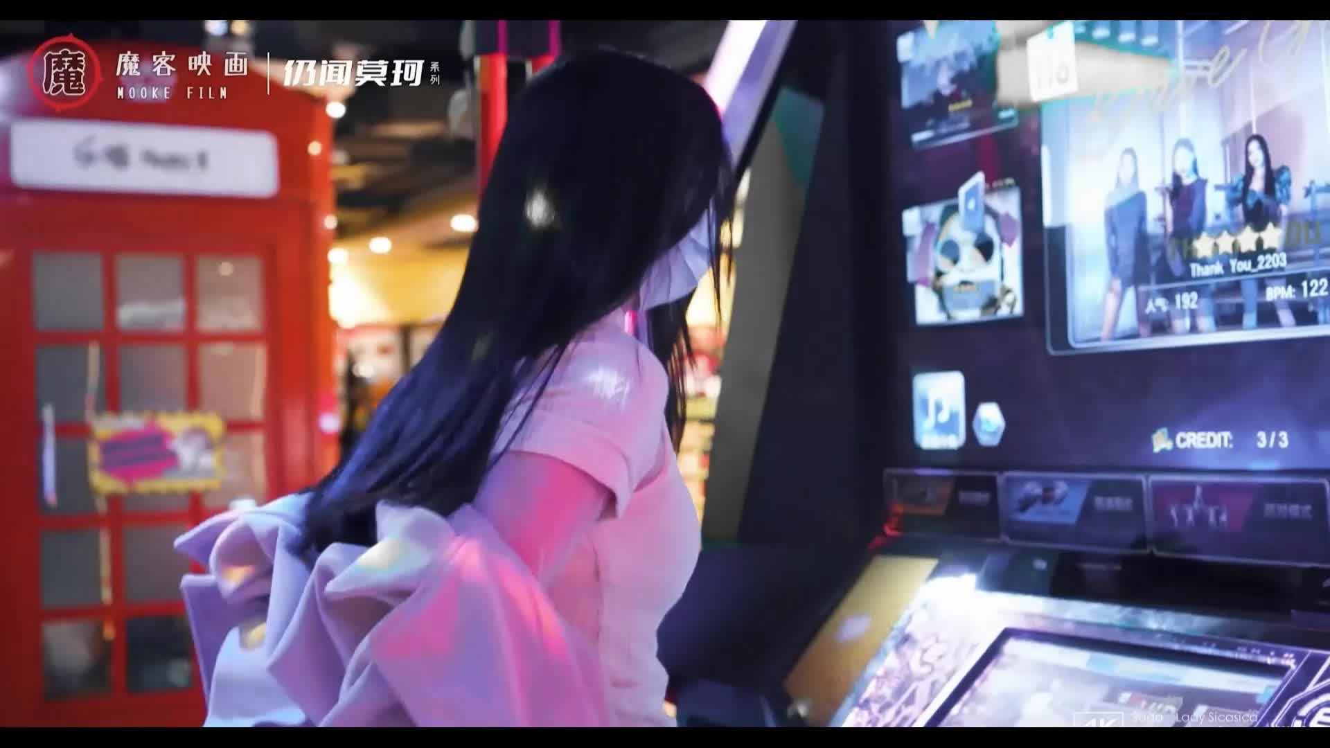 仍闻莫珂 白靴 踢裆 隔板 裸足 全体重踩踏 踩鸡 鞋交 足交