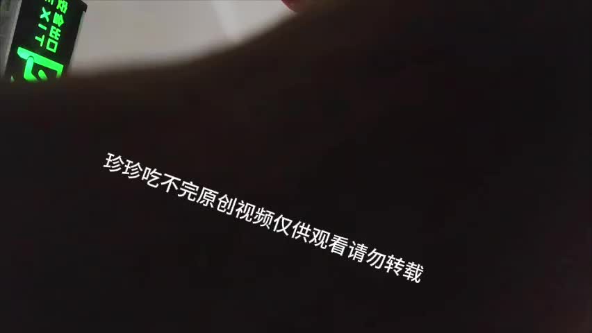 楼梯间 裸足 踩镜头 仰视视角