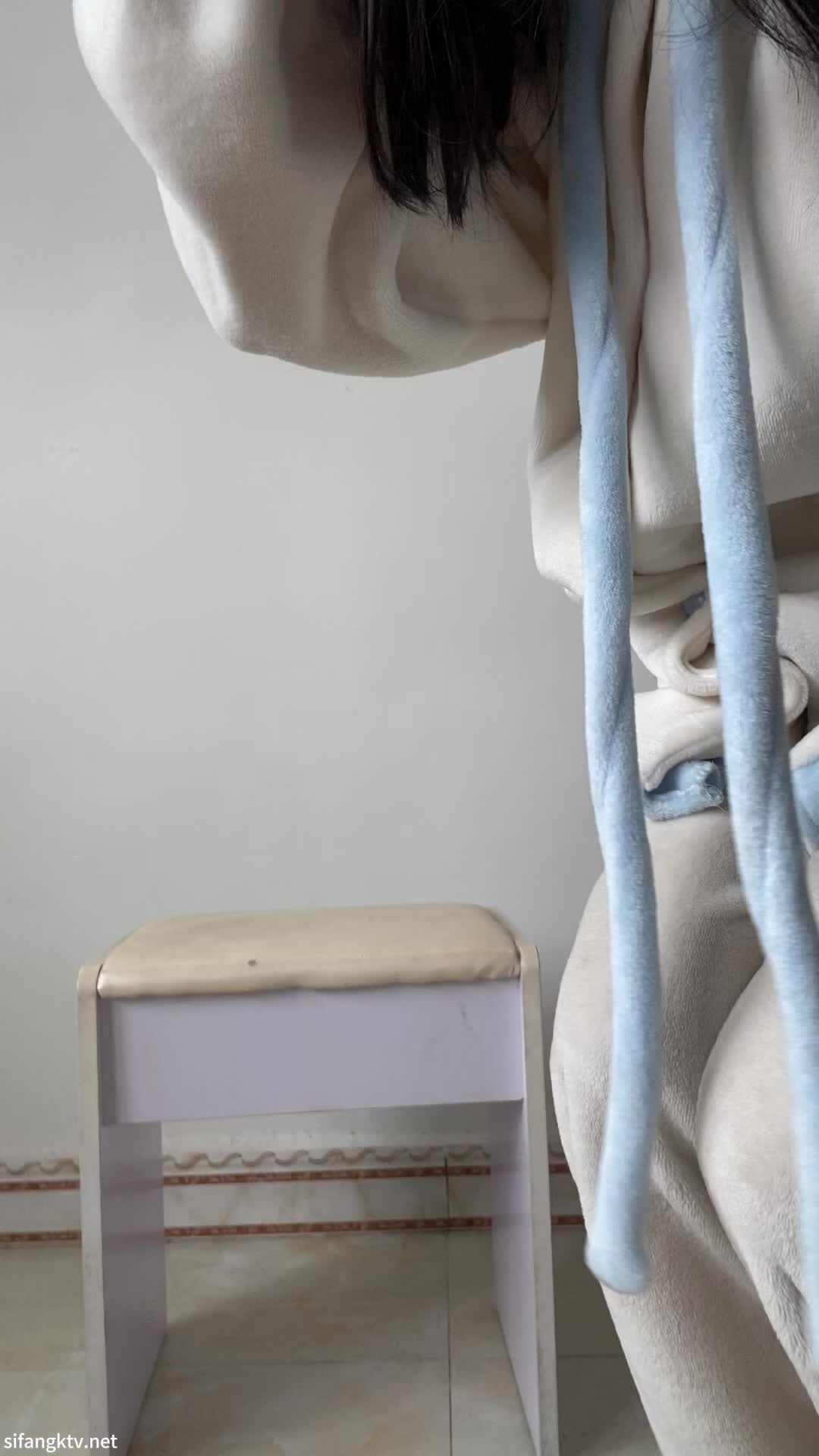 网撩的长腿小姐姐，真实 无滤镜 自慰 秀足