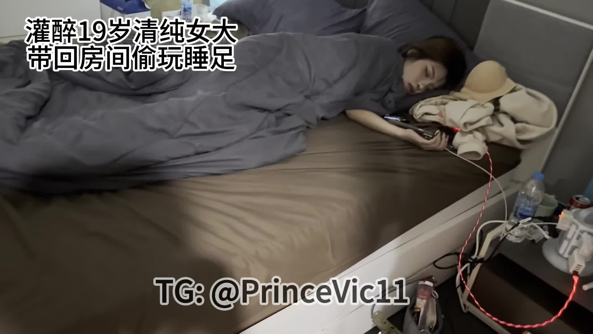 醉酒女大 裸足 睡梦中被 玩脚 舔脚 射足