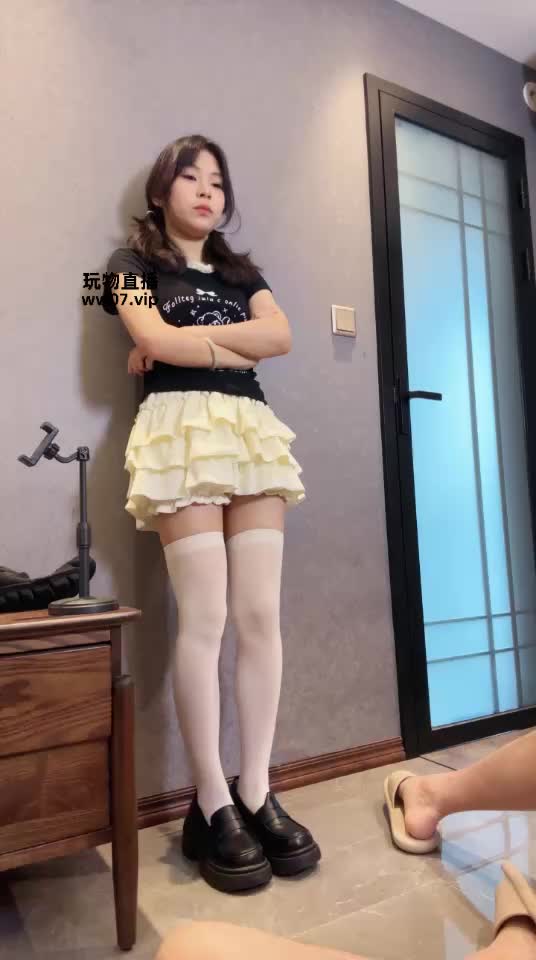 学生 双马尾 白过膝袜 小皮鞋 调教 全体重踩踏 隔内裤 踩鸡 足交 倒计时